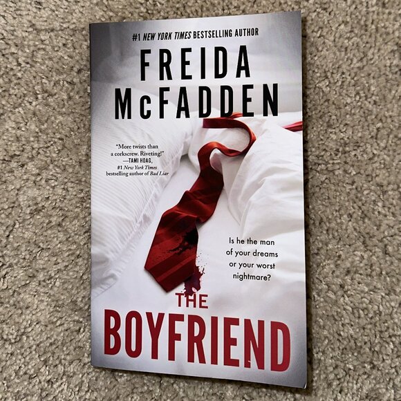 The Boyfriend by Freida McFadden Paperback Book - Picture 1 of 2